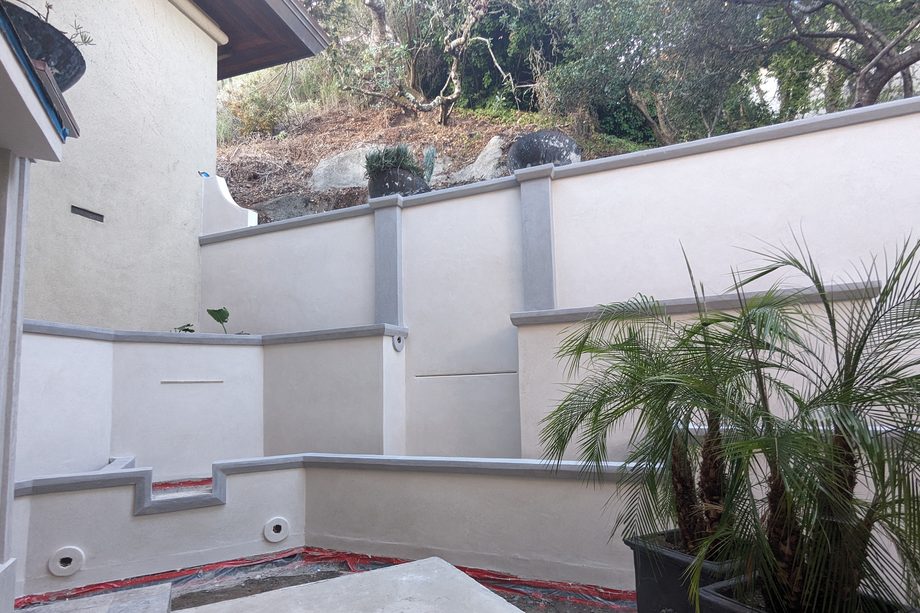 Modern courtyard walls in white coating with grey bands.