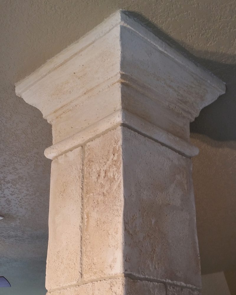 A square pilaster with a capital in hand-tooled coating.