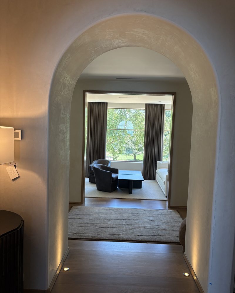 A lit arch in Lime Plaster Fine.